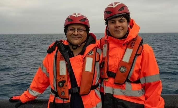 Divulgada última foto de pai e filho mortos no submersível Titan