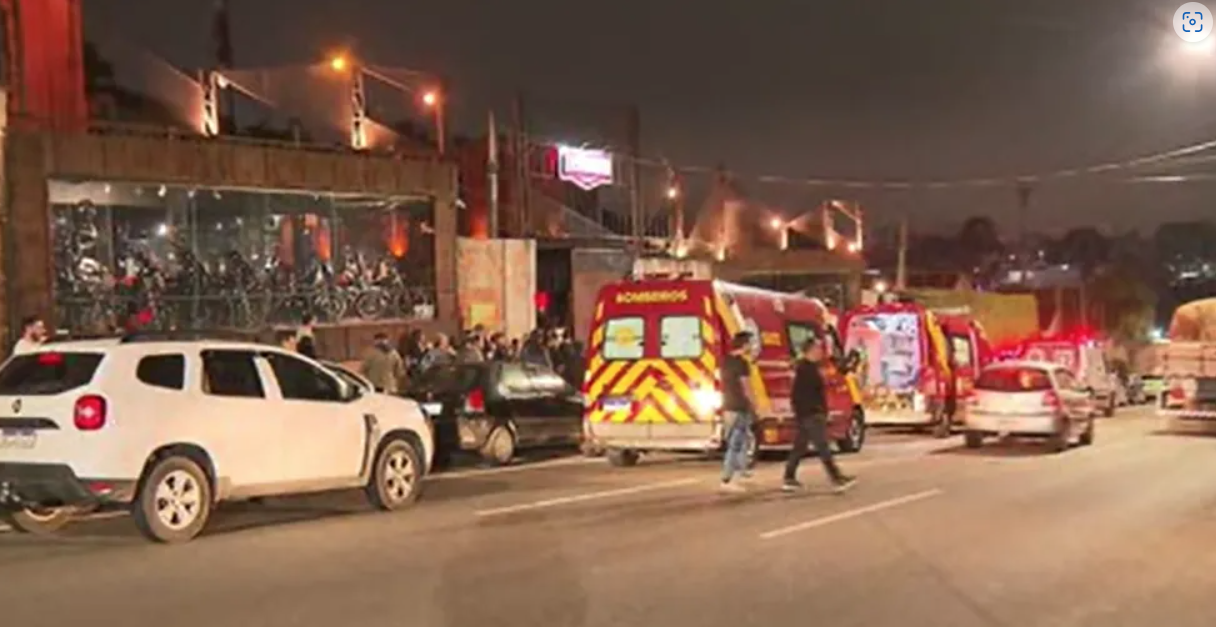 Homem é preso após esfaquear 4 pessoas em bar de Curitiba - Caso foi na madrugada deste sábado (22) no Bairro Campina do Siqueira