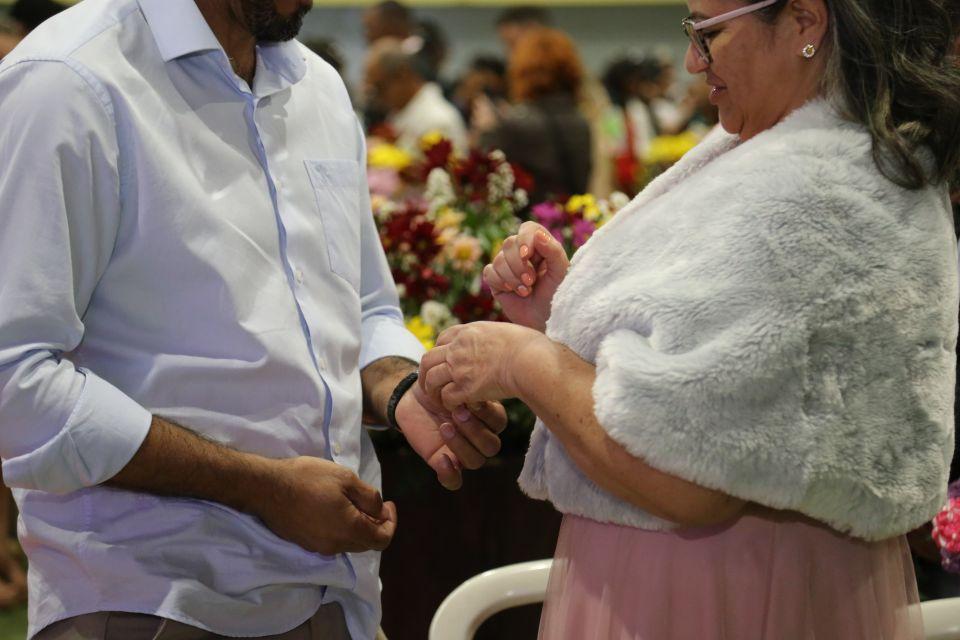Iniciativa da Prefeitura de Maringá - Campanha para arrecadar trajes para casamento comunitário na segunda (17)