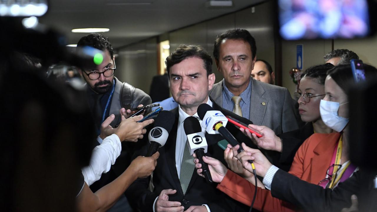 Lula tenta blindar pastas contra o Centrão e Confirma a troca no Ministério do Turismo