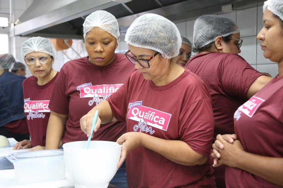 Prefeitura abre inscrições para 4 cursos profissionalizantes gratuitos para mulheres; até o final do ano serão 38 turmas