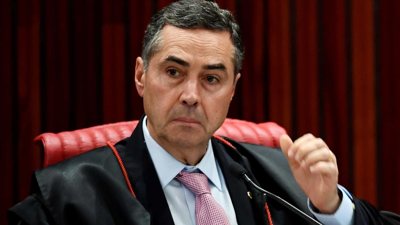 Mnisitros Luís Roberto Barroso é eleito presidente do STF entre 2023 e 2025, e Fachin será vice