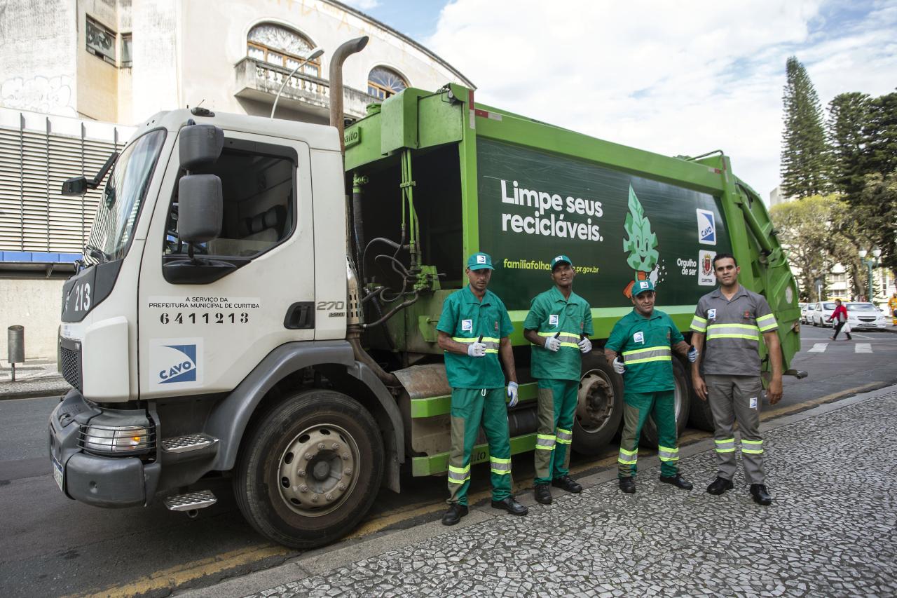 O que é feito para tornar Curitiba modelo em limpeza pública