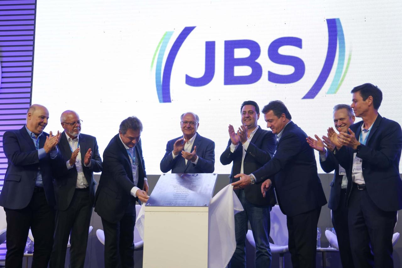 Com investimento de R$ 1 bilhão, JBS inaugura duas novas unidades em Rolândia