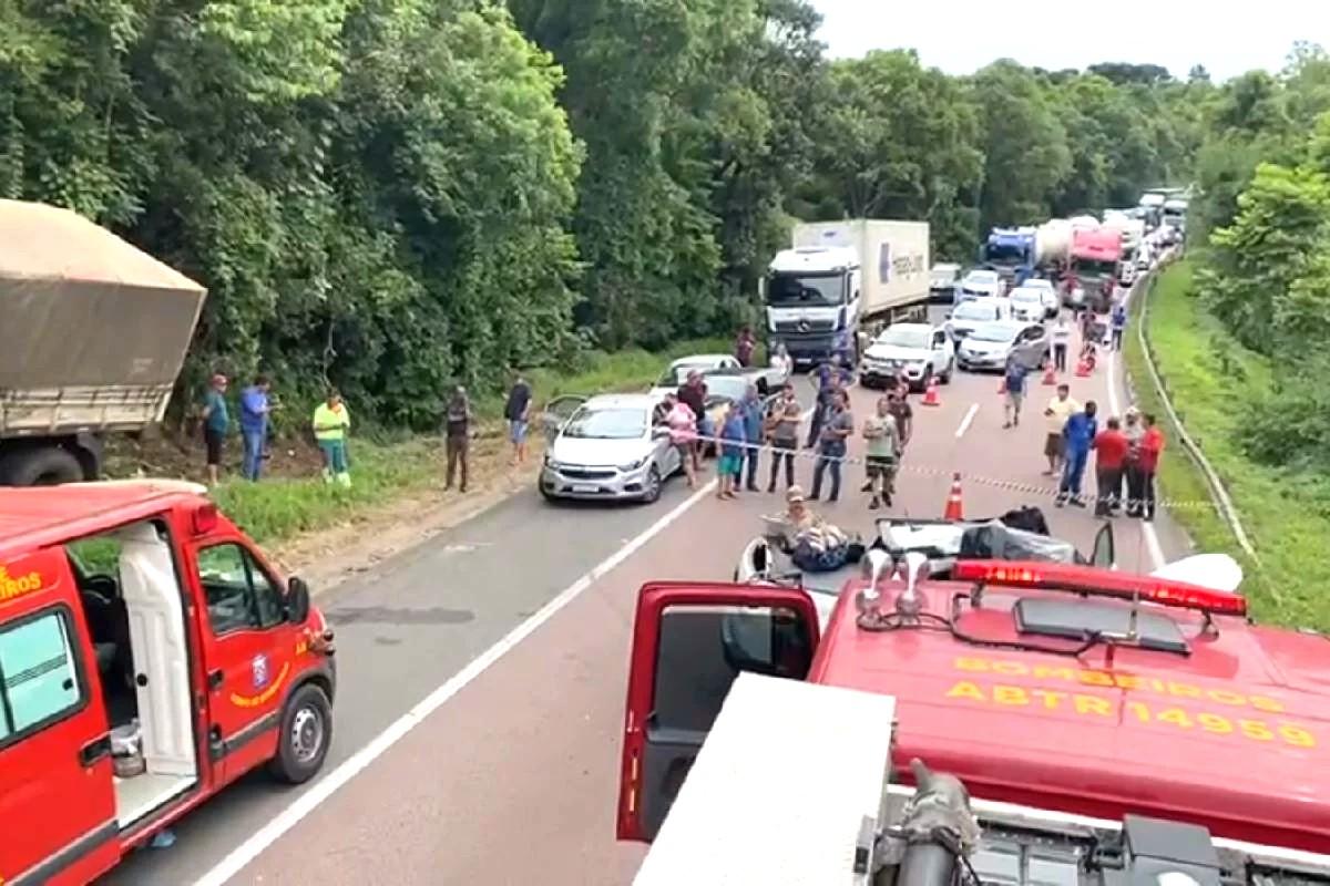Acidente na BR-277 em Campo Largo, deixa uma pessoa morta e outra ferida  pista está interditada - Paraná Urgente