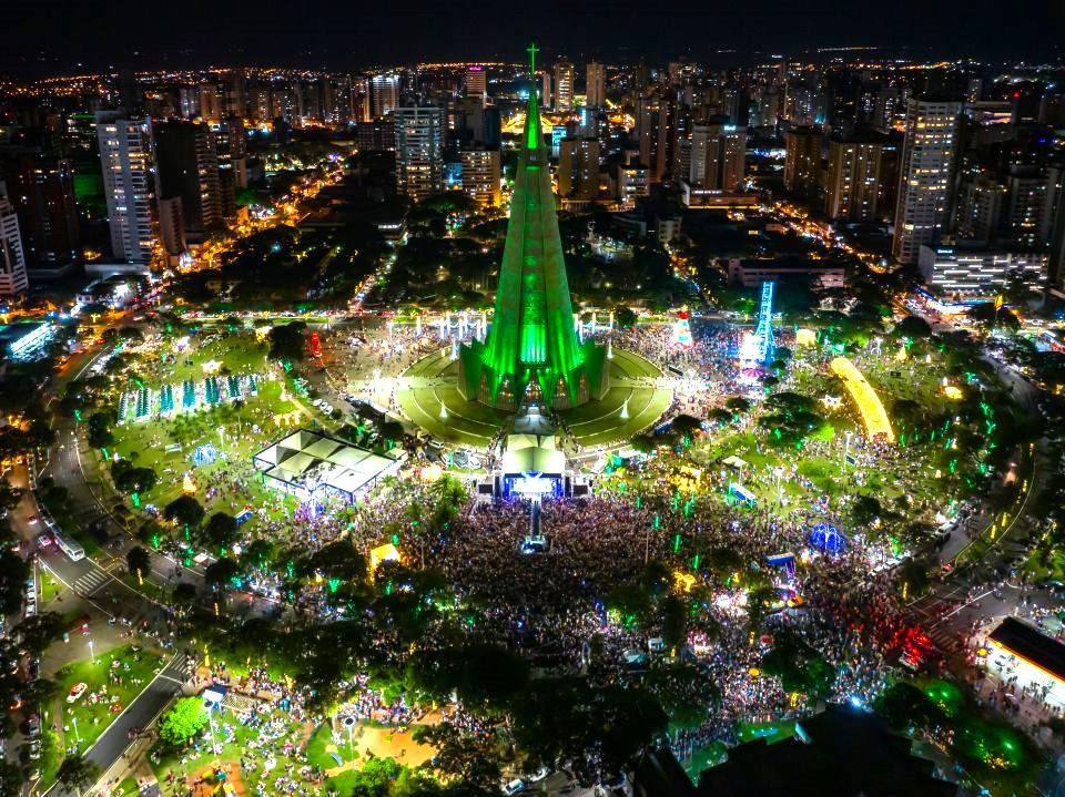 SUCESSO - Com show do Roupa Nova, abertura da ′Maringá Encantada 2023′ reúne mais de 40 mil pessoas na Praça da Catedral