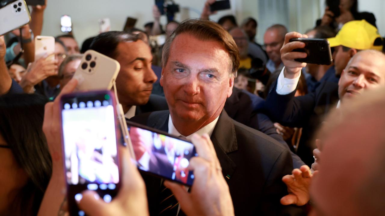 Ex-presidente Jair Bolsonaro compara Lula com Fidel por menção a Dino ser 