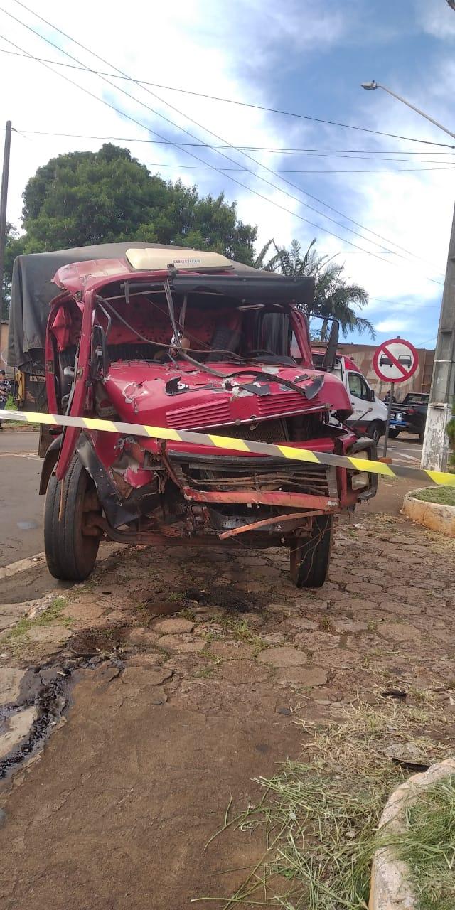 GRAVÍSSIMO - Acidente em Jandaia do Sul envolvendo caminhão e trem na manhã desta quarta-feira (27)