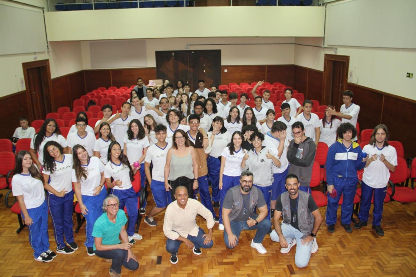 Procon Maringá palestra em escola sobre Direitos do Consumidor