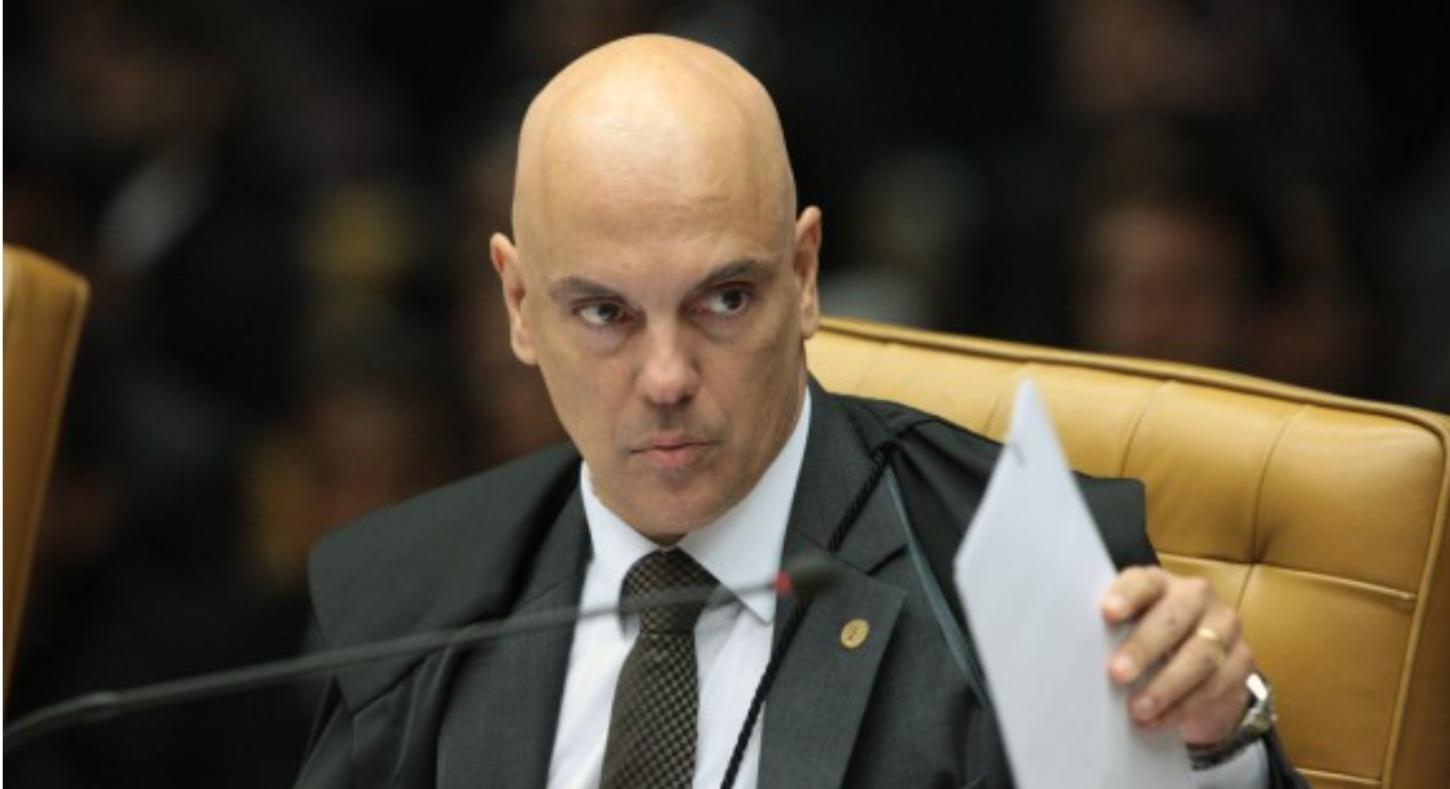 ALEXANDRE DE MORAES MANDA RECADO PARA EDUARDO BOLSONARO: “O CABO, O SOLDADO E O CORONEL ESTÃO PRESOS”