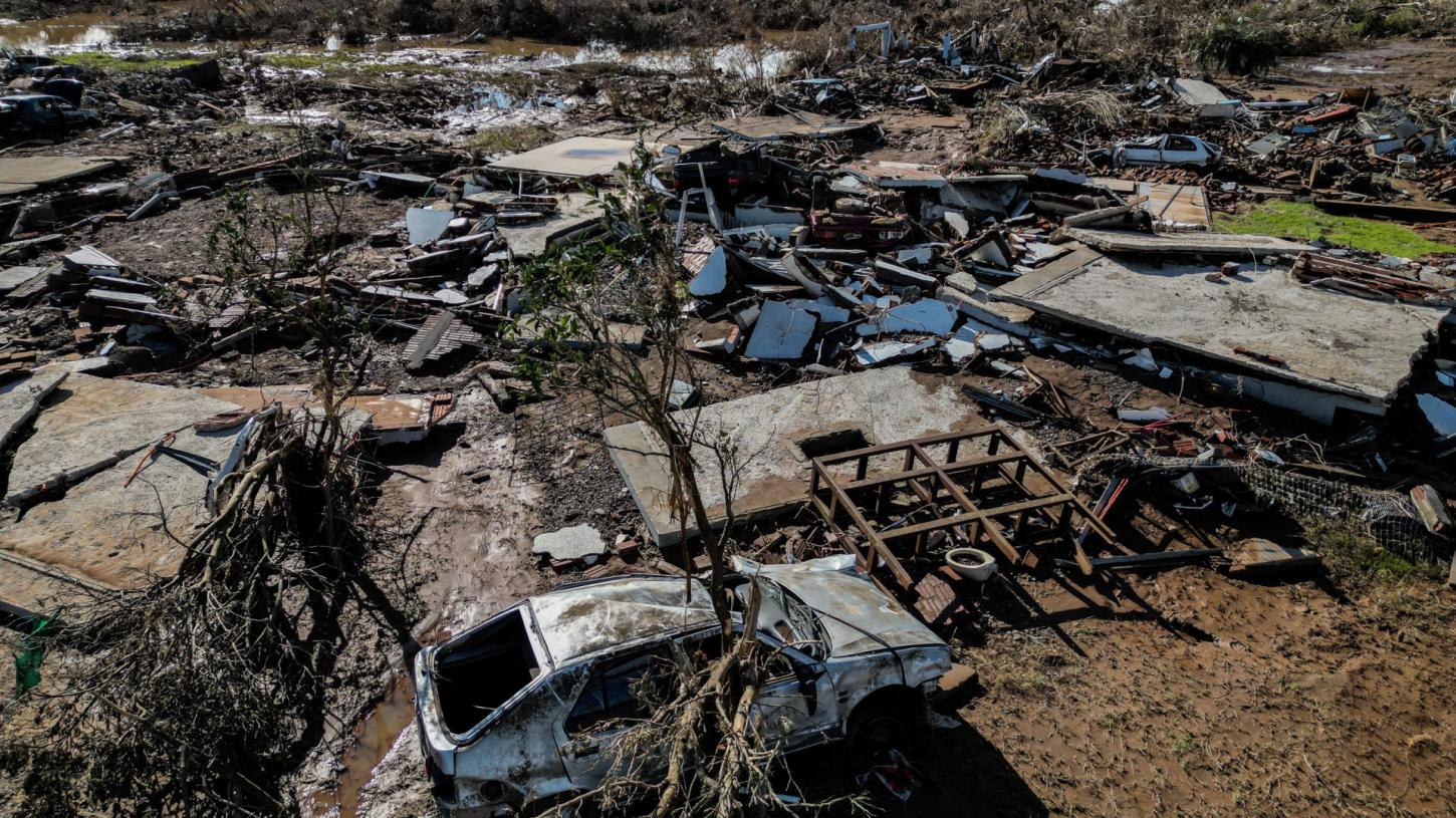 Submersa há 15 dias, cidade mais afetada do Rio Grande do Sul reabre casas a conta gotas