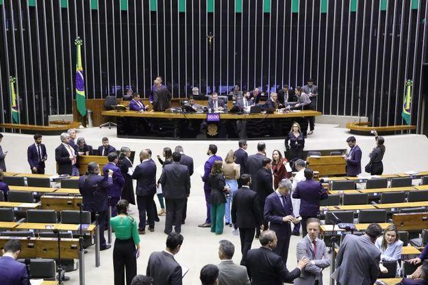 Comissão de Constituição e Justiça aprova proposta que limita decisão monocrática no STF