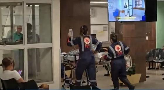 Criança é baleada no colo do pai assassinado por atirador encapuzado em Rolândia, no norte do Paraná