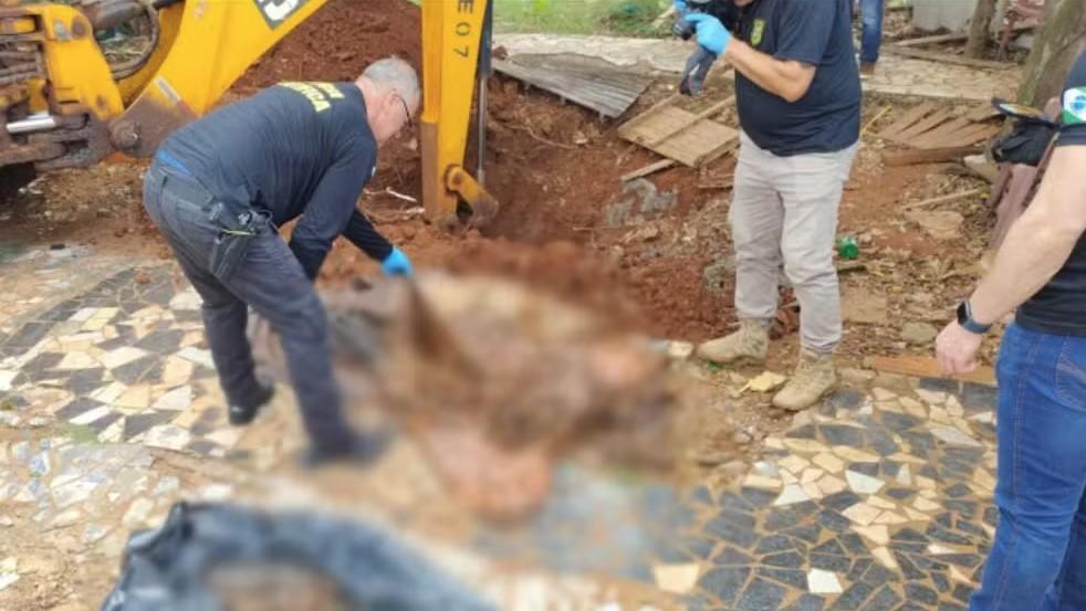 Homem oculta corpo do próprio pai que matou há 37 anos e polícia encontra ossada escondida no Paraná