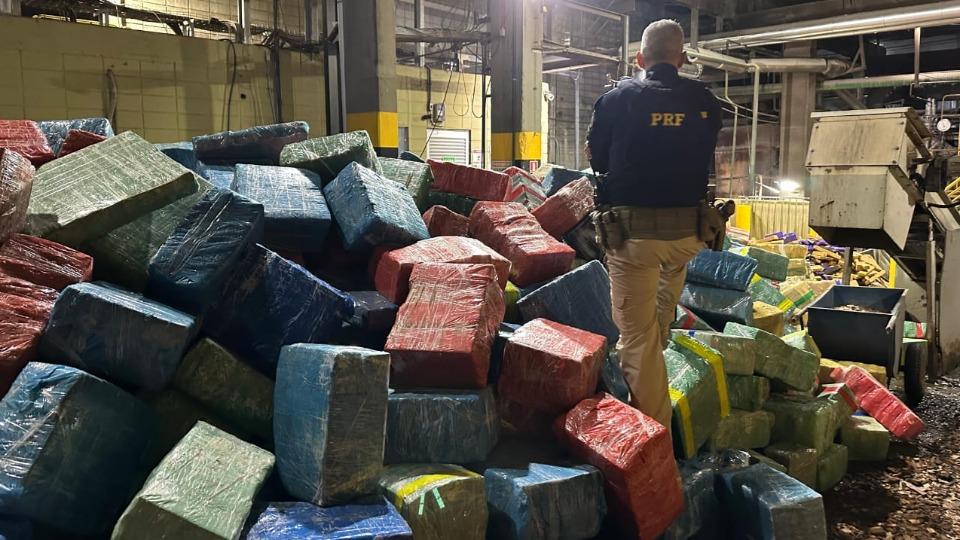PRF do Paraná realiza a maior apreensão da droga do sul do Brasil, quase 20 toneladas de maconha
