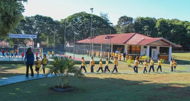 LBV - Anuncia uma OPORTUNIDADE DE TRABALHO DISPONÍVEL para o cargo de auxiliar operacional em sua unidade de Maringá