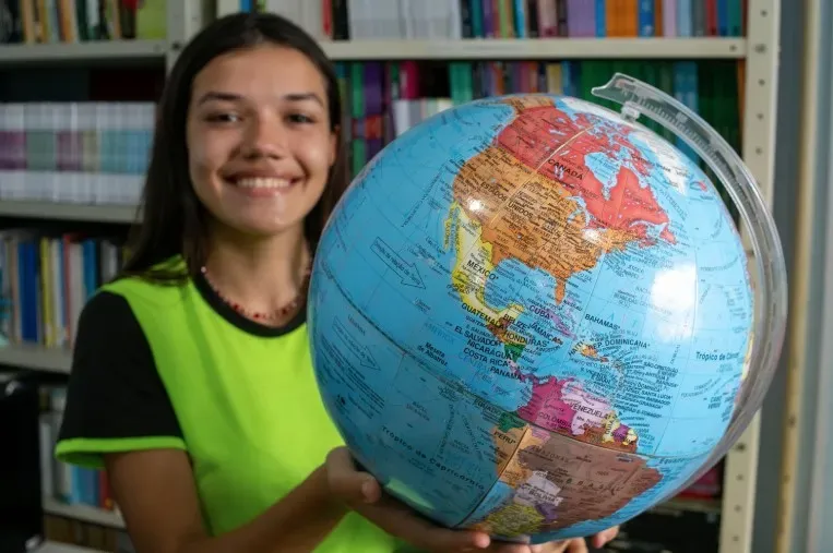 PARANÁ: Nova edição para 1,2 mil alunos: Educação abre as inscrições para o Ganhando o Mundo 2026