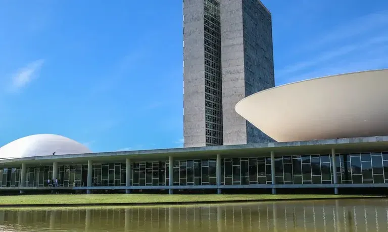 Discussões sobre isenção do IR e Reforma Tributária devem ser retomadas