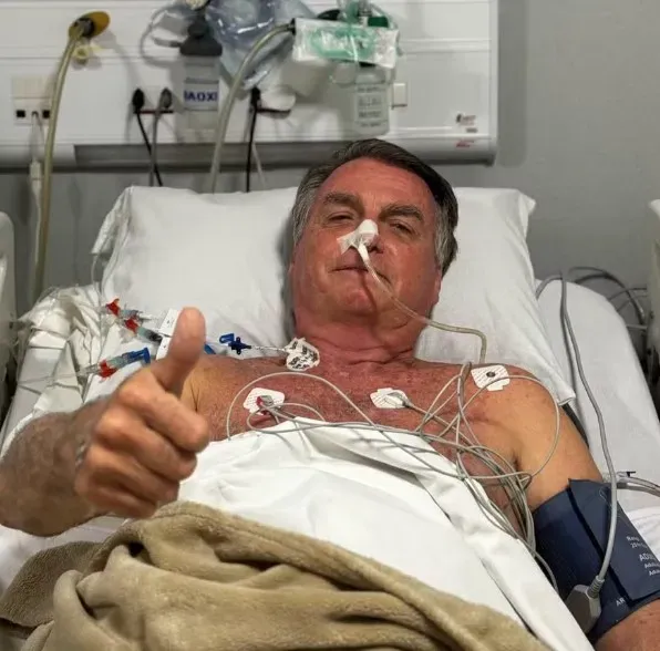 Ex presidente Jair Bolsonaro se recupera após cirurgia de 12 horas