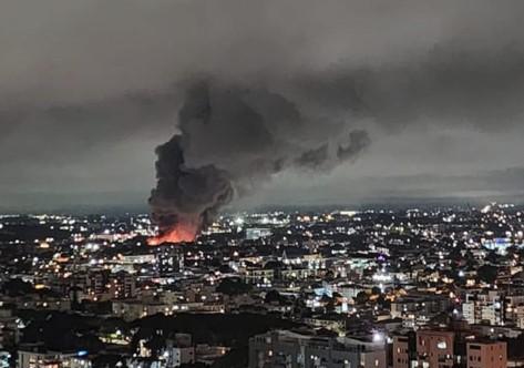 Incêndio de grandes proporções atinge bloco da PUCPR em Curitiba