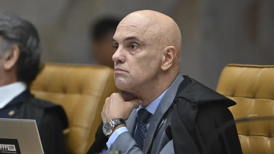 Ministro Alexandre de Moraes tem 'poderes excessivos' e STF enfrenta 'crescentes questionamentos',