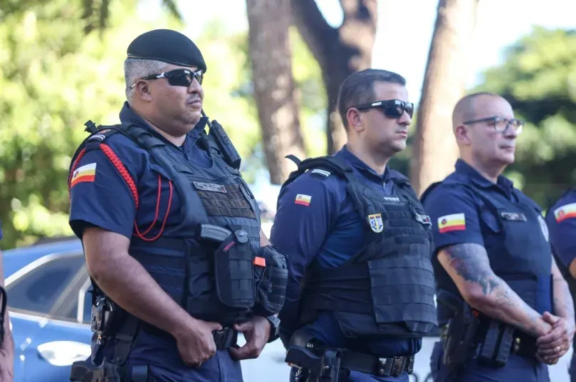Prefeitura de Maringá entrega 35 novas pistolas e uniformes para a Guarda Civil Municipal