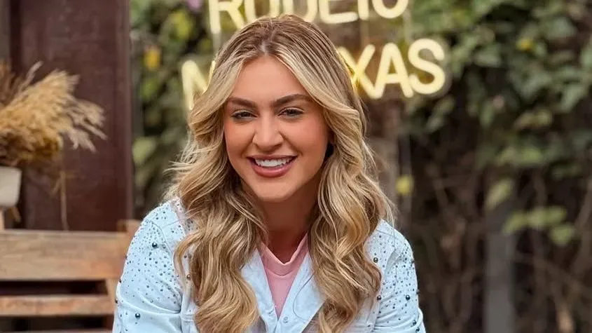 Duda Bertelli: Cantora Sertaneja de Maringá Vista com Zé Felipe em Moto Após Show em Barretos