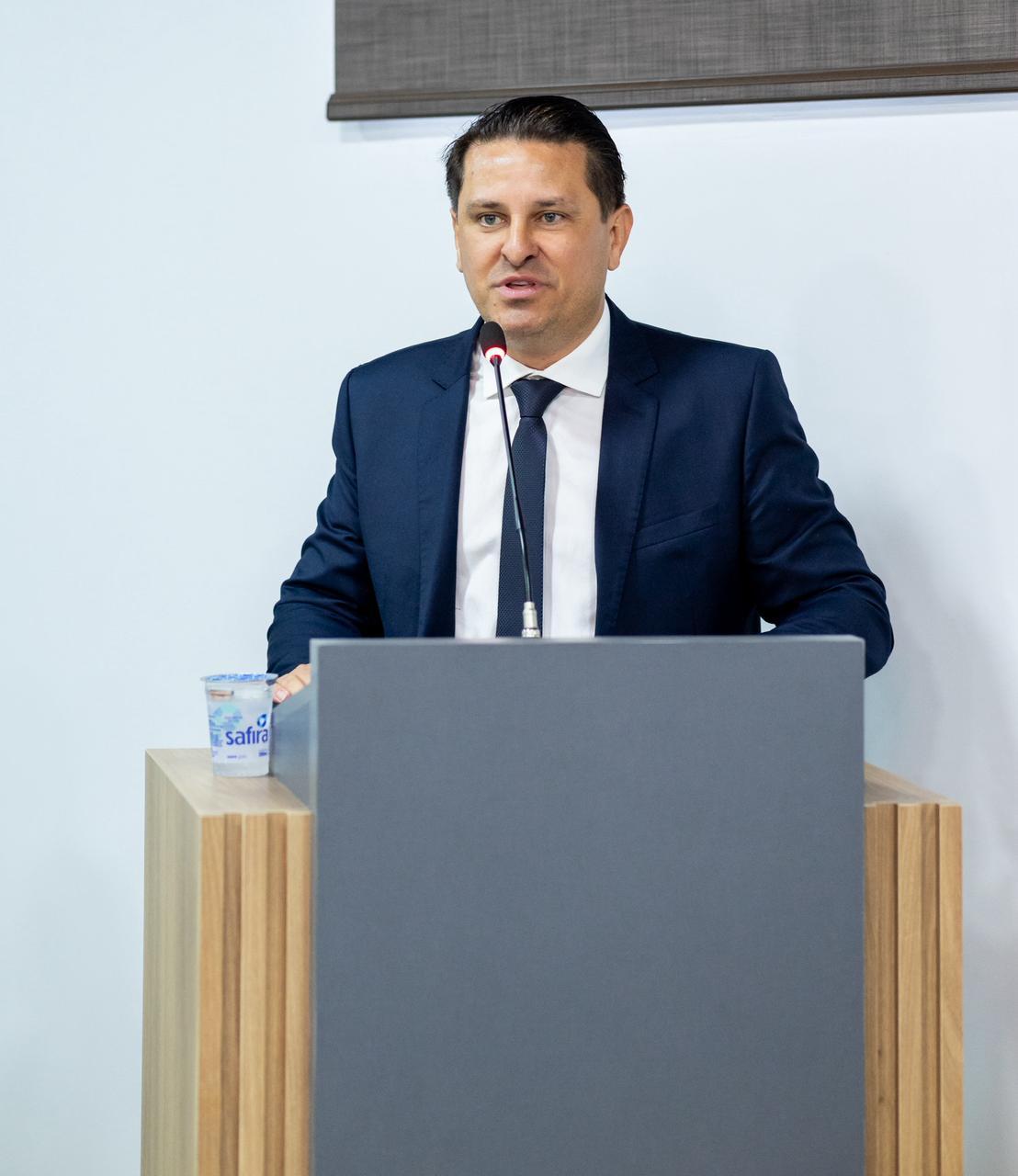 Fran Boni desponta como surpresa na pré-campanha de 2026 no Paraná