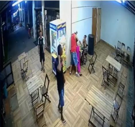 Feminicídio em Londrina: Jovem de 25 anos é morta a facadas pelo ex-namorado em loja de conveniência