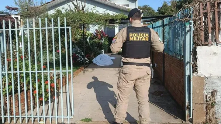 Jovem de 27 anos é encontrada morta em calçada de residência em Toledo, oeste do Paraná