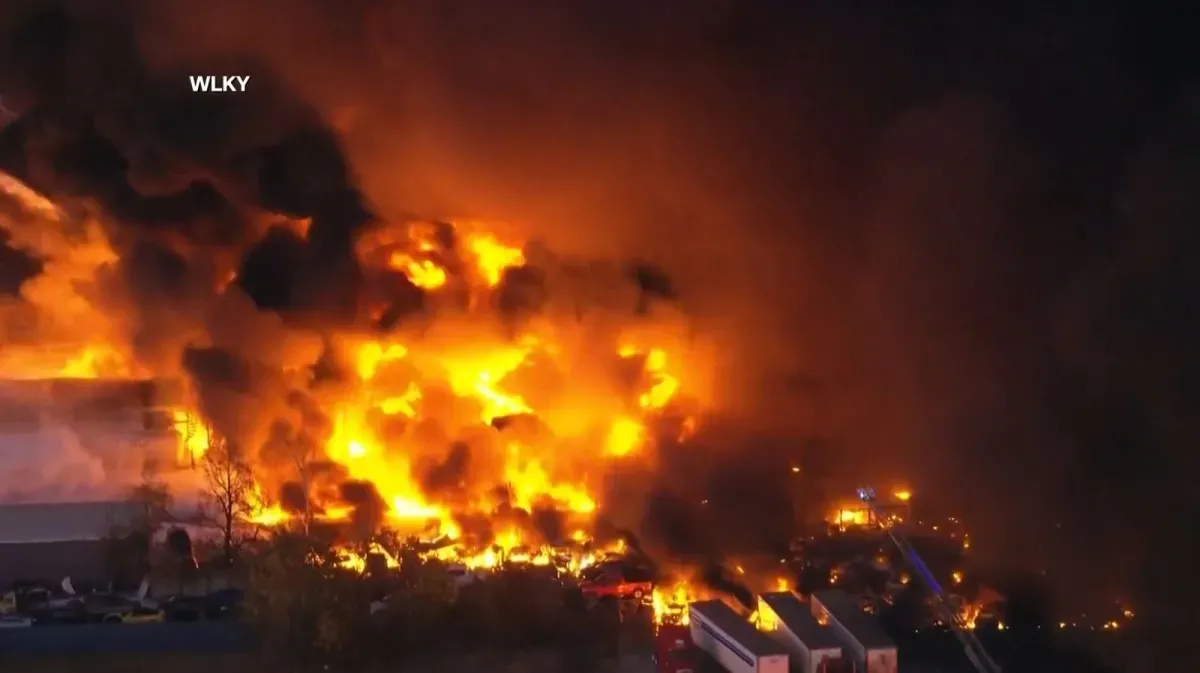 Queda de avião de carga da UPS perto do Aeroporto de Louisville causa pelo menos 7 mortes e deixa 11 feridos