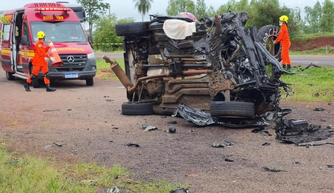 MÃE E FILHA DE MARINGÁ MORREM EM ACIDENTE NA BR-487, NO MS; AVÓ É SOCORRIDA EM ESTADO GRAVE