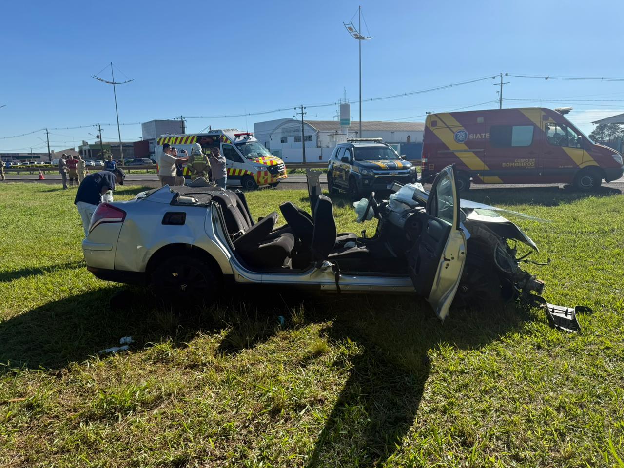 PRF atende sinistro do tipo saída de pista, seguida de colisão com anteparo na BR 369 km 198 em Apucarana-PR