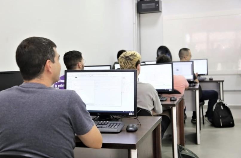 Em Maringá: Inscrições para cursos gratuitos de Inteligência Artificial para Negócios e Empreendedorismo Digital seguem abertas