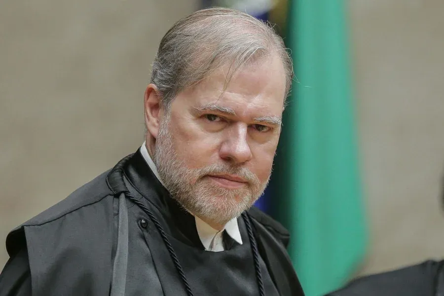 Mensagens no celular de banqueiro citam supostos pagamentos a Toffoli e ampliam tensão entre PF e STF