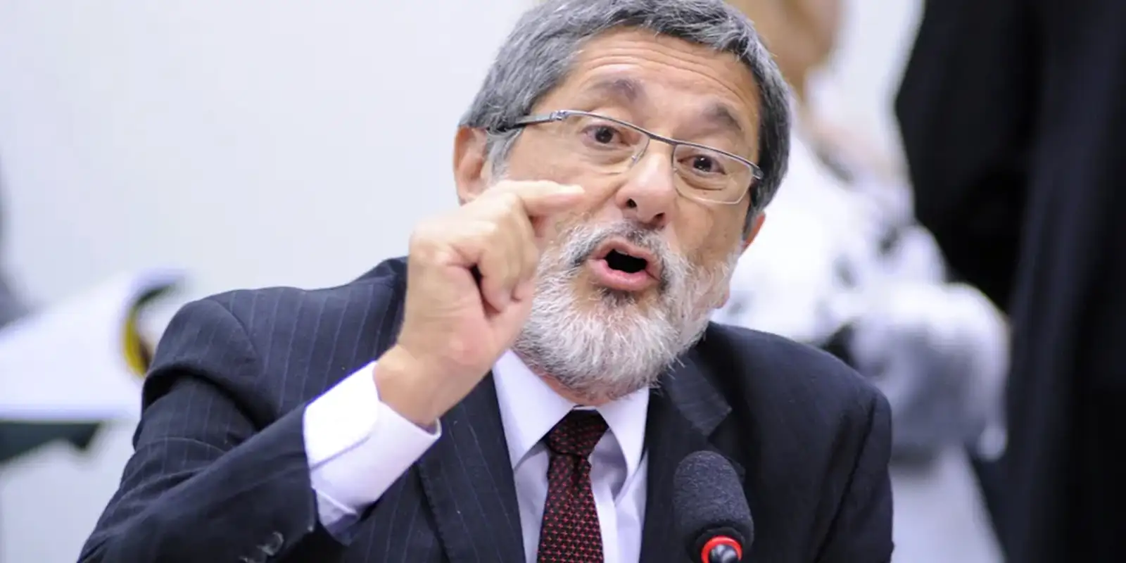 Conflito no Irã revela vulnerabilidade energética brasileira, aponta ex-dirigente da Petrobras