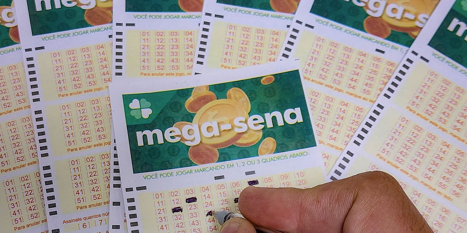 Mega-Sena acumula para R$ 13 milhões; 23 apostas acertam a quina
