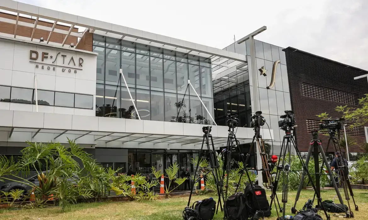 URGENTE: Bolsonaro deixa UTI; Michelle confirma transferência após luta contra pneumonia grave