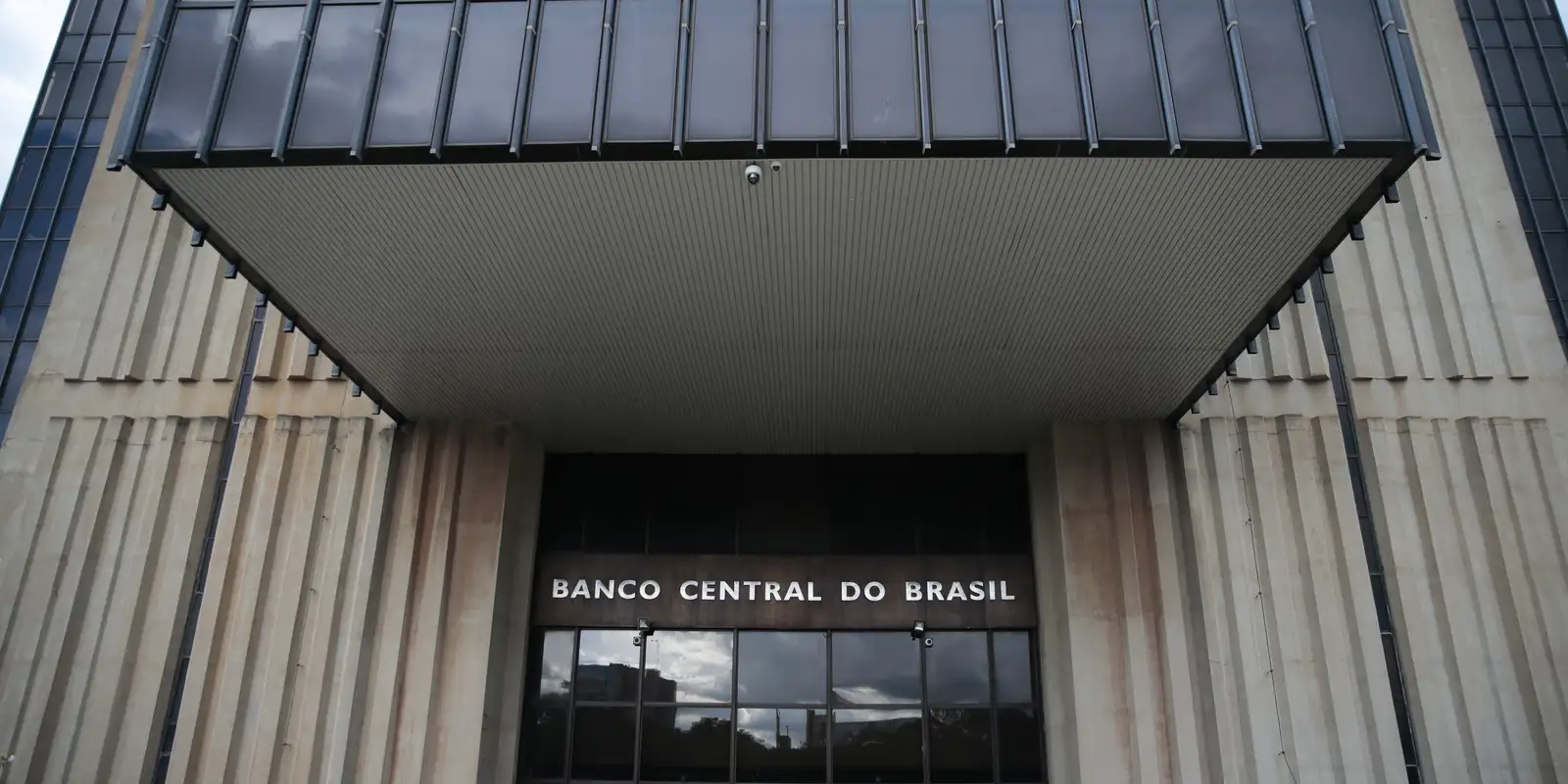 Copom decide taxa Selic em meio a conflito e inflação em alta