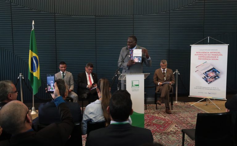 Câmara dos Deputados divulga estudo sobre os impactos da tecnologia no mercado de trabalho e na economia