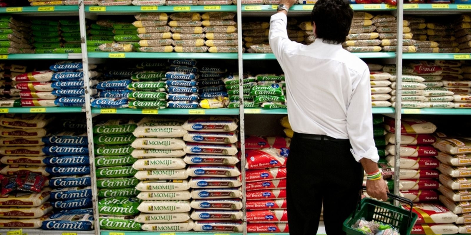 Chuvas intensas elevam o custo da cesta básica, com feijão em destaque