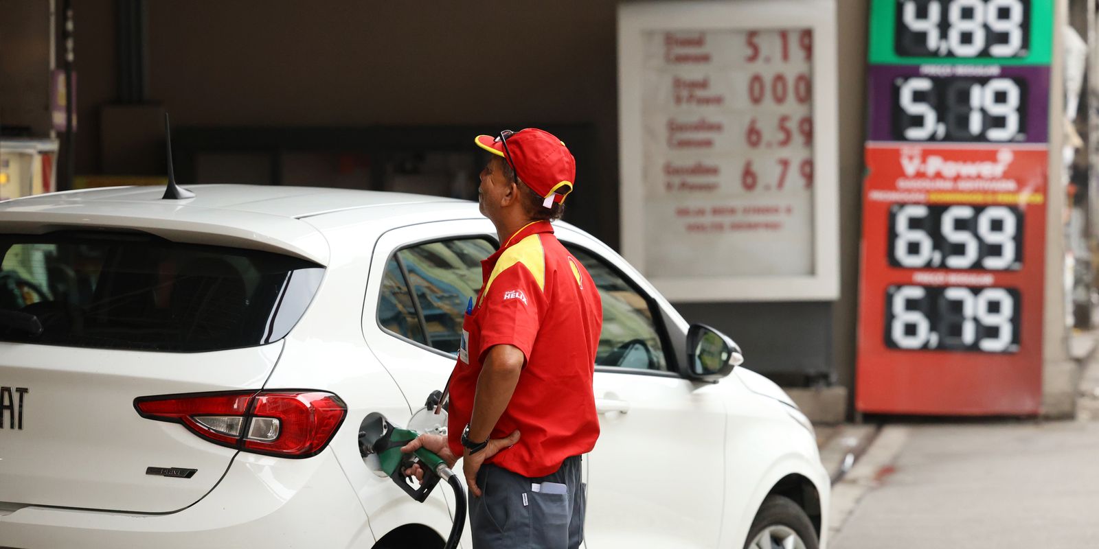 Governo federal busca converter superávit do petróleo em desonerações fiscais