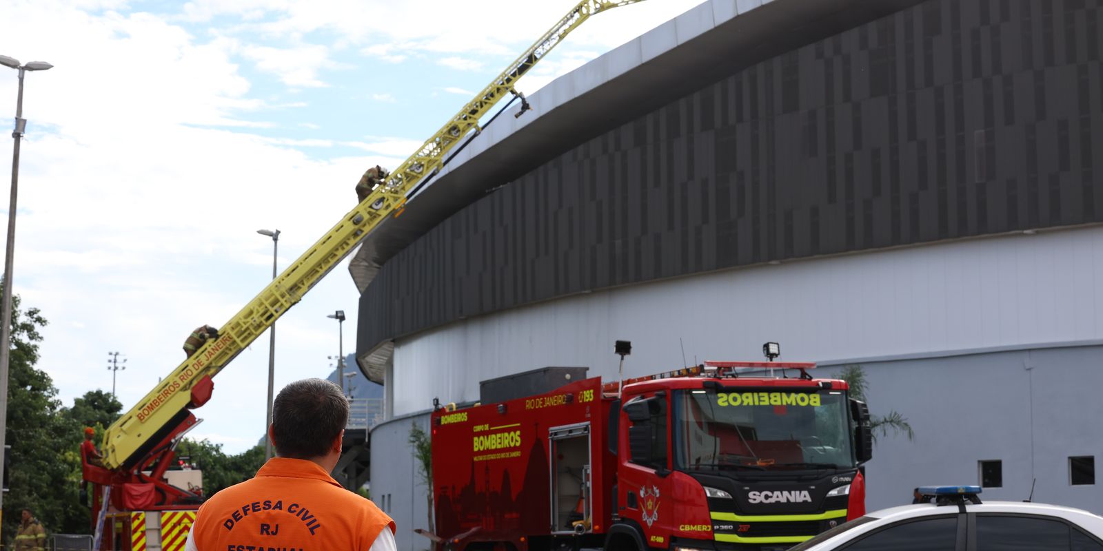 Incêndio no velódromo do Rio é debelado; pista olímpica permanece sem danos