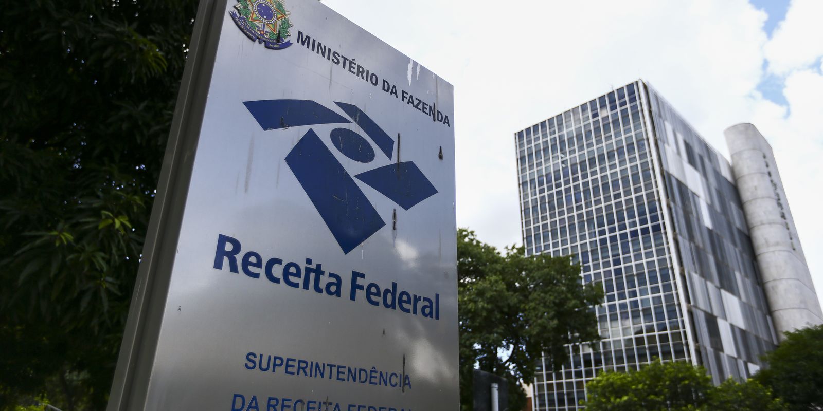 Receita Federal formaliza imposto mínimo de 15% para multinacionais