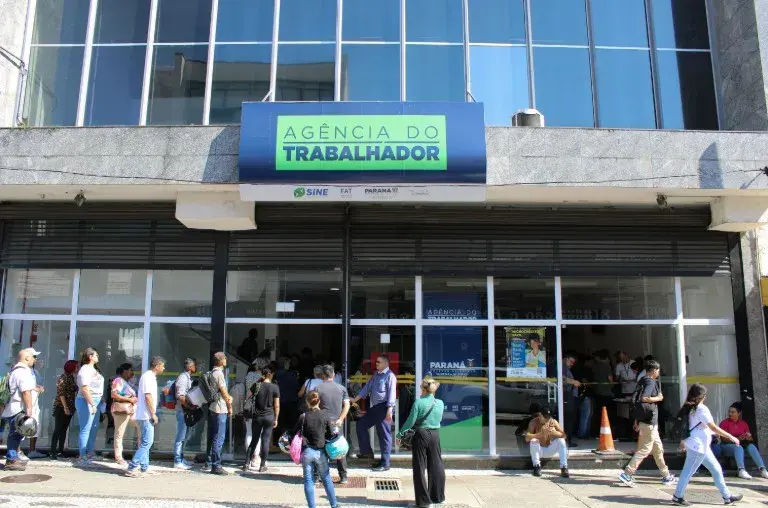 Volta do feriado de Tiradentes tem 22,4 mil vagas de emprego abertas em todo o Paraná