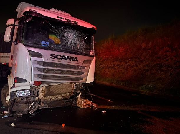 Acidente fatal na BR-376 em Apucarana após caminhão despencar de pontilhão