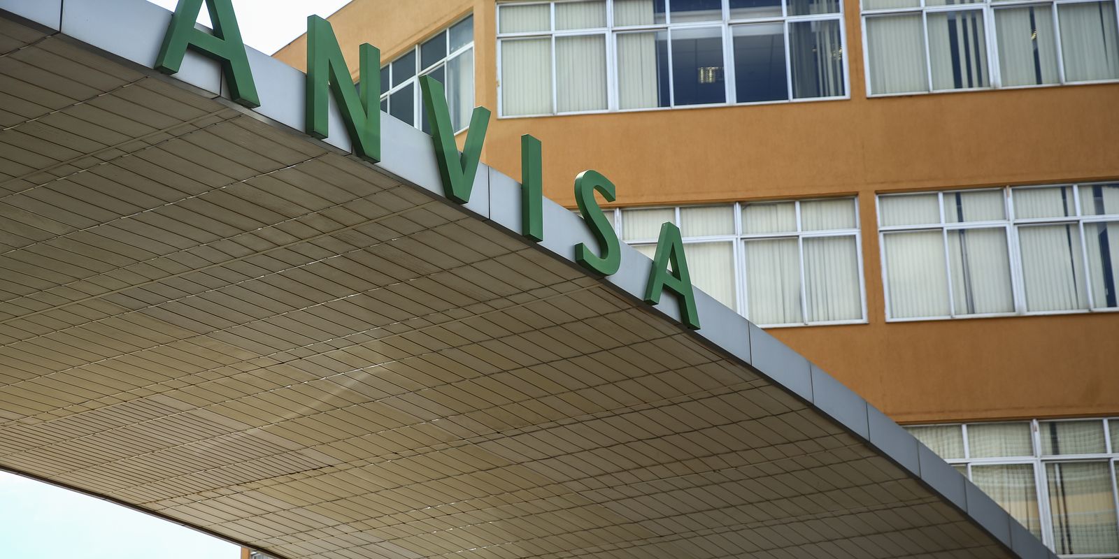 Anvisa aprova registro de novos medicamentos para psoríase e asma
