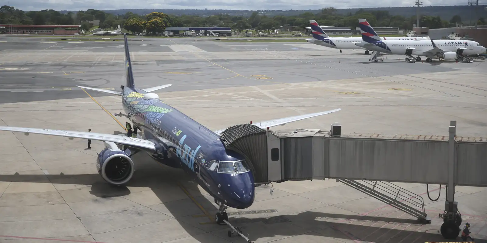 CMN aprova regulamentação de linha emergencial para companhias aéreas