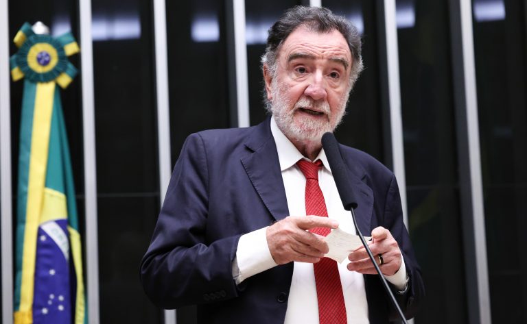 Câmara dos Deputados aprova regras para colação de grau antecipada no ensino superior