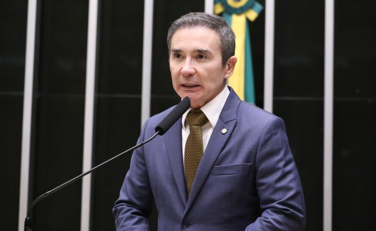 Comissão de Educação da Câmara dos Deputados aprova proibição de contêineres e lonas na infraestrutura escolar